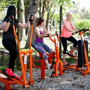 gimnasios al aire libre estructura metálica galvanizada equipos biosaludables Colombia